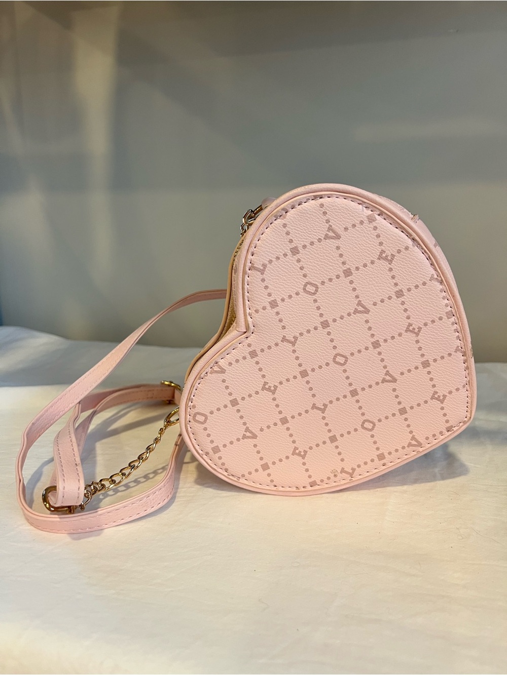 Claire’s Pink Heart Crossbody Purse Adjustable Strap Cute Y2K vibes Cute Fashion - Picture 2 of 5